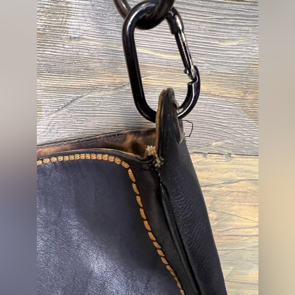 BIN048.6 Black Shoulder Bag - Picture 5 of 6